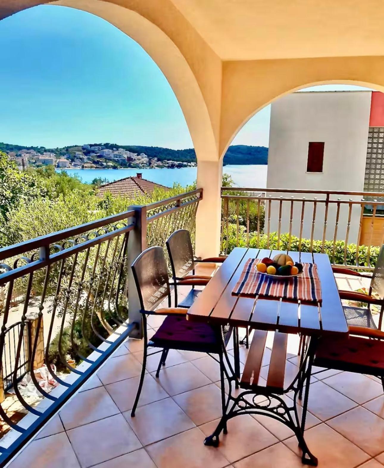 Apartmani Attila Trogir Eksteriør bilde
